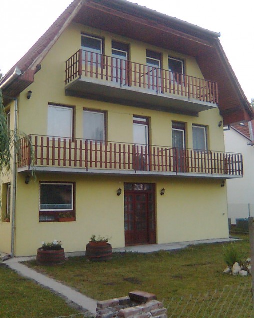   - Apartmanház Fenyves Balatonfenyves