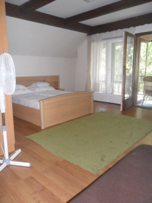   - Dóra Apartman Balatonszárszó