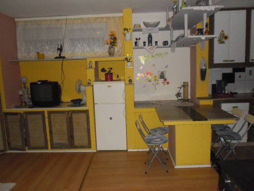   - Berzsenyi Apartman Balatonlelle