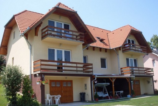   - Lala Apartmanok Balatonboglár