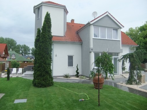   - Ancsi Apartmanház Balatonlelle