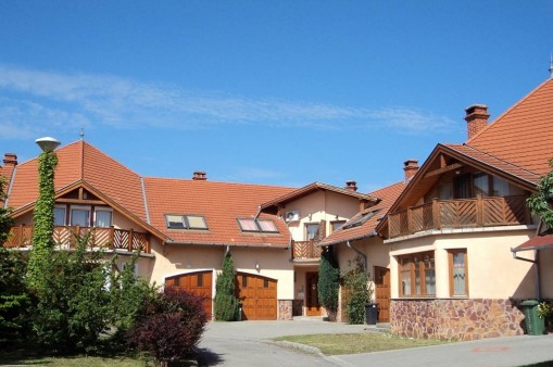   - Margó Apartman Balatonlelle