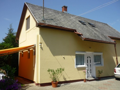   - Kálmán Apartman Balatonszemes