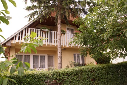   - Csanád Apartman Balatonboglár