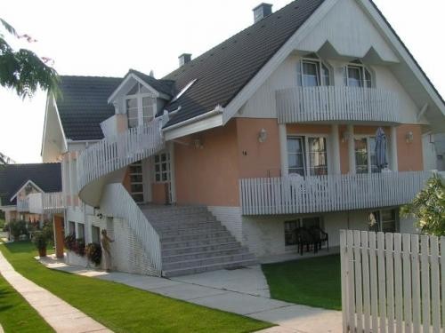   - Zsédenyi 3. Strandközeli 5-6 fős apartman Balatonlelle