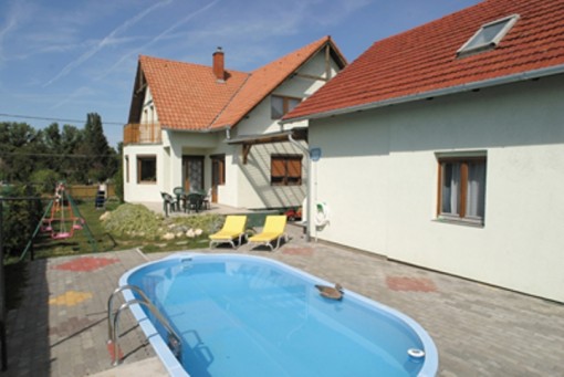   - Schmal Apartman Balatonszemes