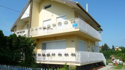   - Szurok Apartman Balatonboglár