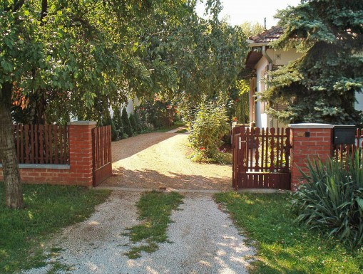   - Béni Apartman Balatonboglár