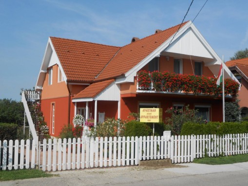   - Apartman Éva Hátsó Balatonlelle