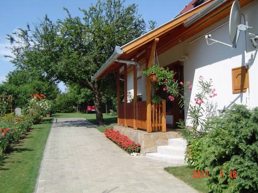   - Oázis Apartmanok Balatonlelle