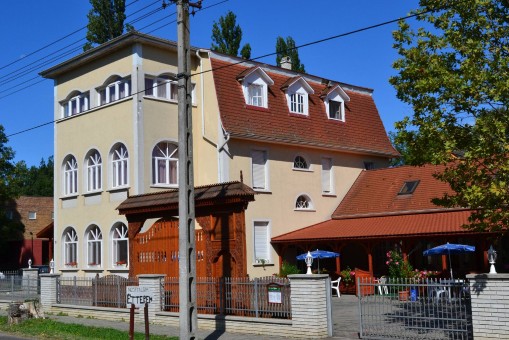   - Nosztalgia Hotel Balatonszárszó