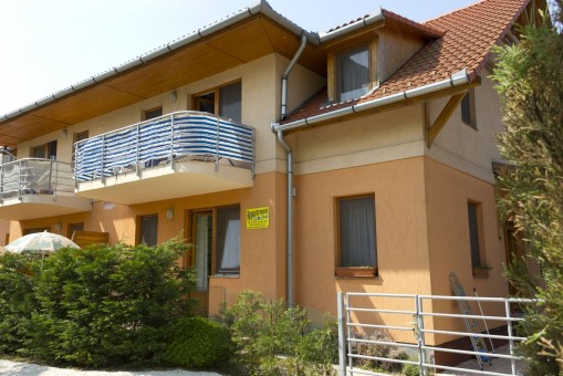   - Éva Apartmanház Balatonboglár